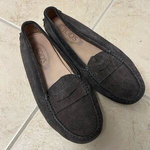 Tod's Gommino Women's Dark Grey Loafers Size 37 Made in Italy Calfskin Suede